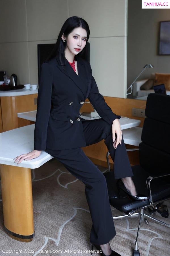 林依娜  [XiuRen]高清写真图 2023.03.13 No.6402 依娜Yina 美腿新人第8张图片